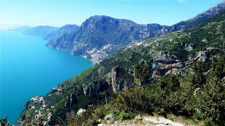 Vom Höhenweg aus kann man die Steilheit der Küste sehr gut erkennen