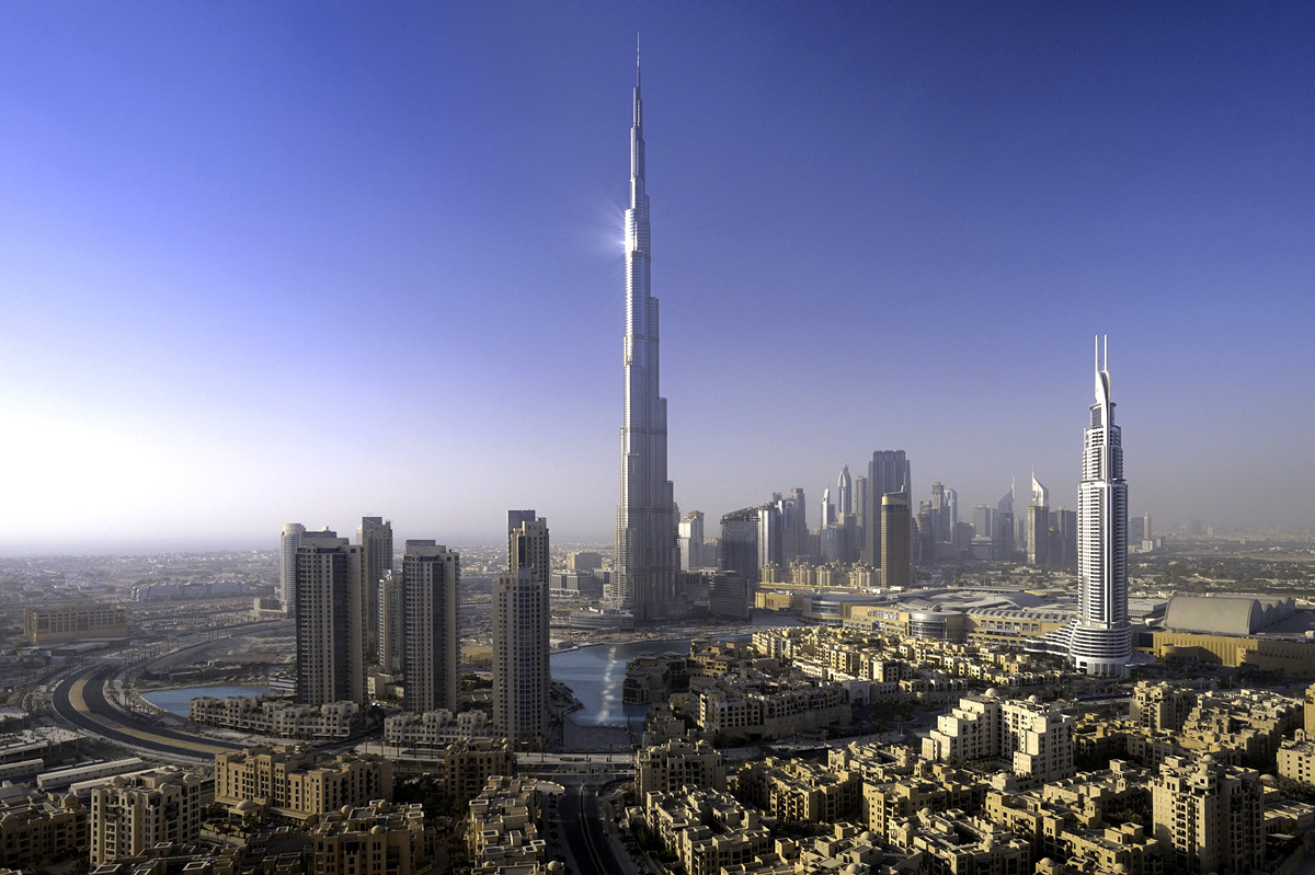 Dubai Zentrum mit dem Burj Khalifa (Höhe 828 m)