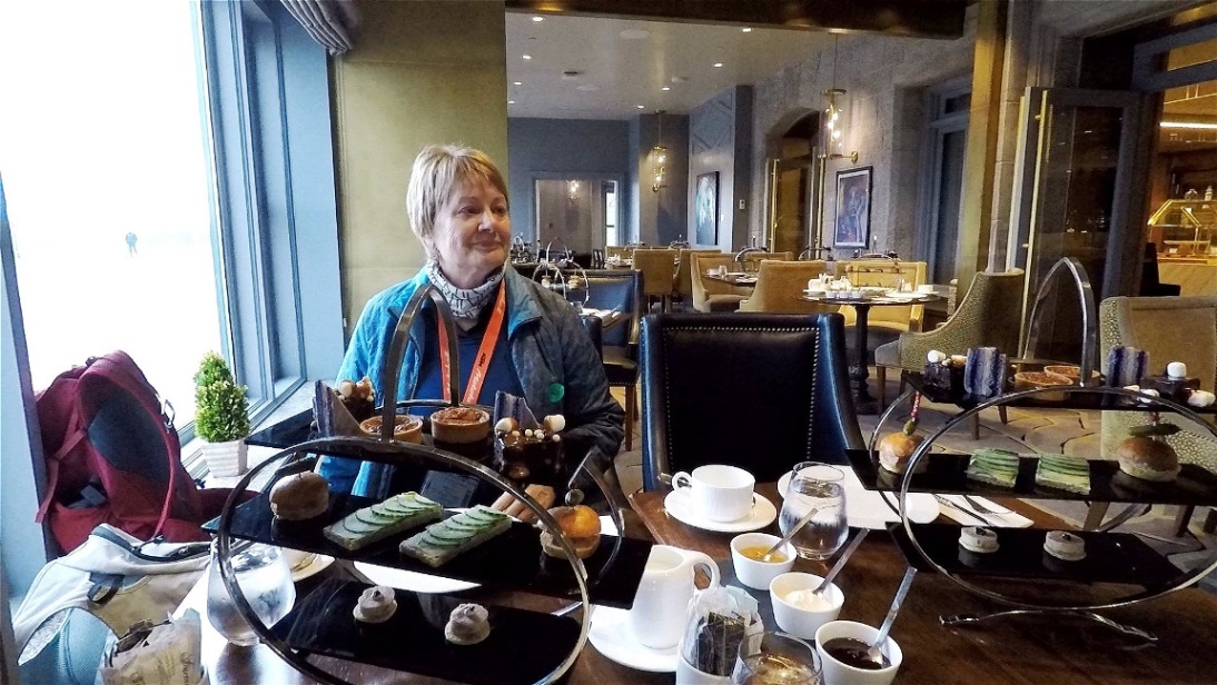 ...um im "Tea-Room" Platz zu nehmen