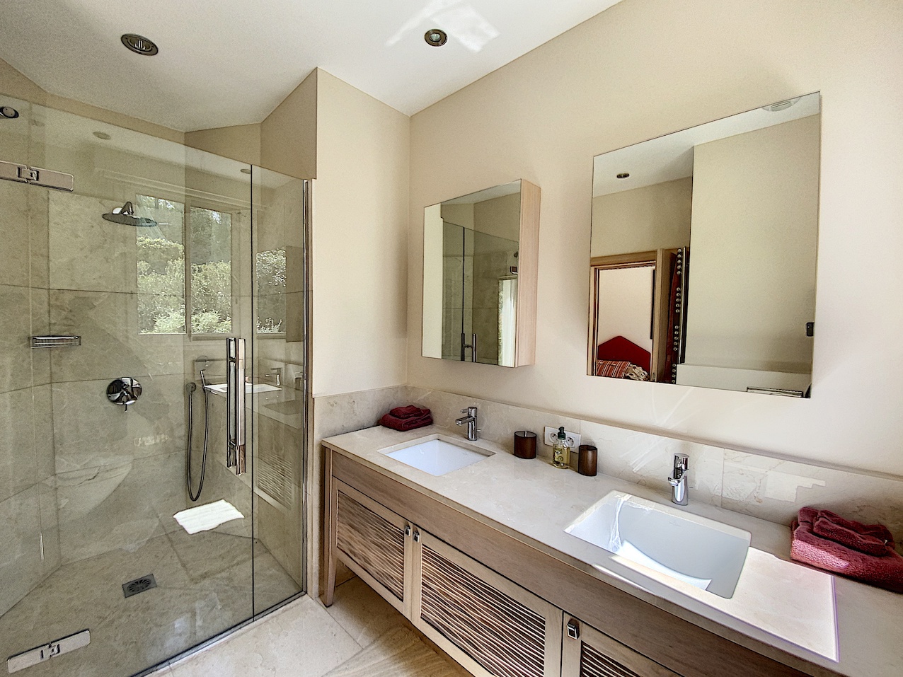 https://0501.nccdn.net/4_2/000/000/050/773/Terre-Blanche-property-SH11.jpg