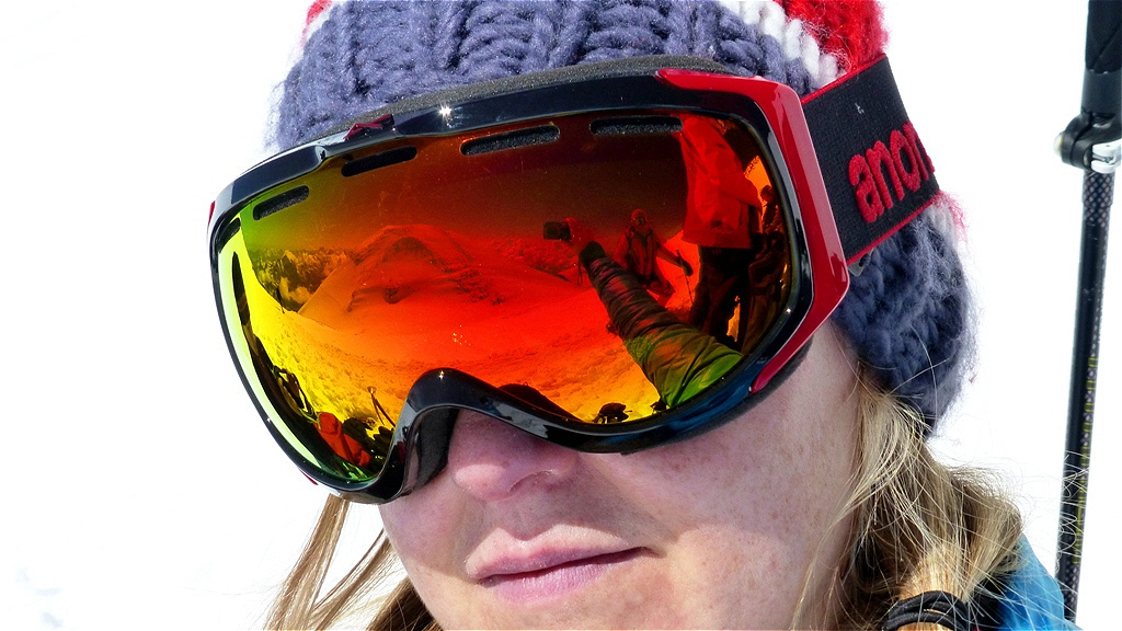 Geschafft ! In der Brille spiegelt sich der etwas niedrigere Ostgipfel