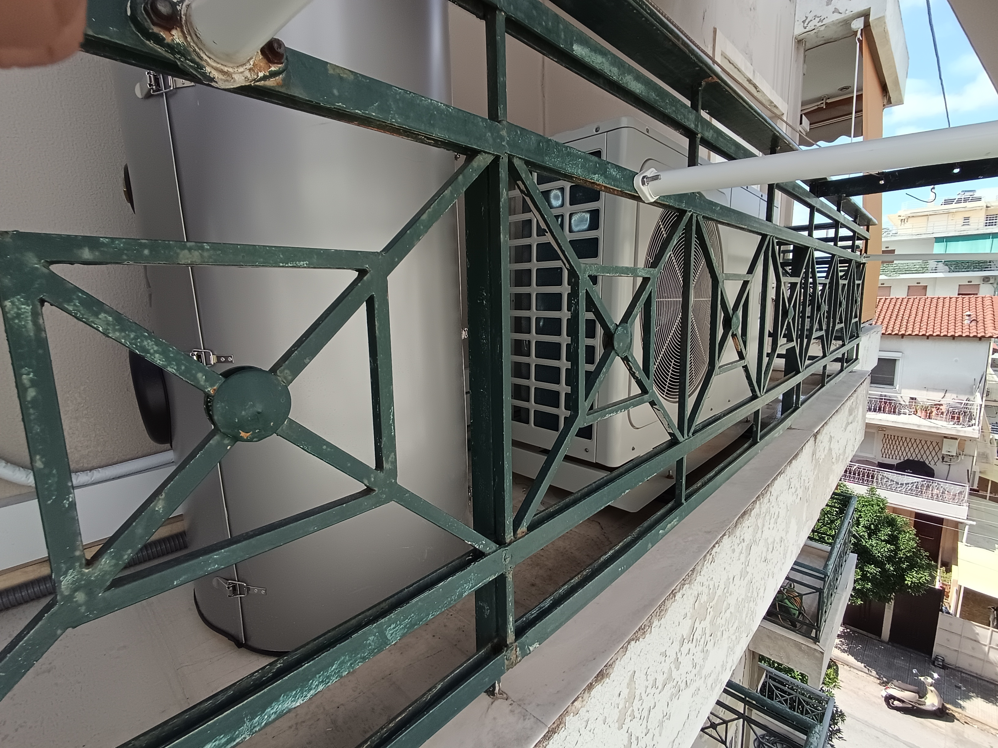 Εγκατάσταση αντλίας θερμότητας για θέρμανση διαμερίσματος και δοχείου ζεστού νερού χρήσης, κατάλληλου για αντλία θερμότητας, στον Χολαργό.