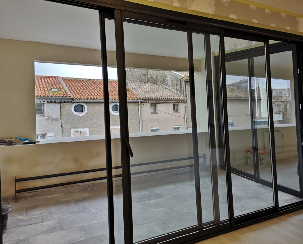 Baie coulissante 3 Vantaux 3 Rails RAL 7016
fermeture d'une loggia