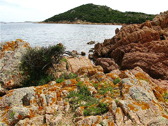 Granitfelsen und einsame Buchten