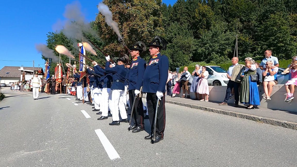 Ehrensalut der Schützenkompanie Thalgau