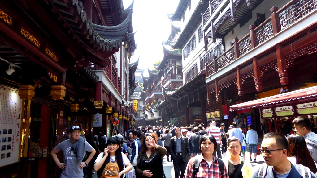 Menschenmassen soweit das Auge reicht !