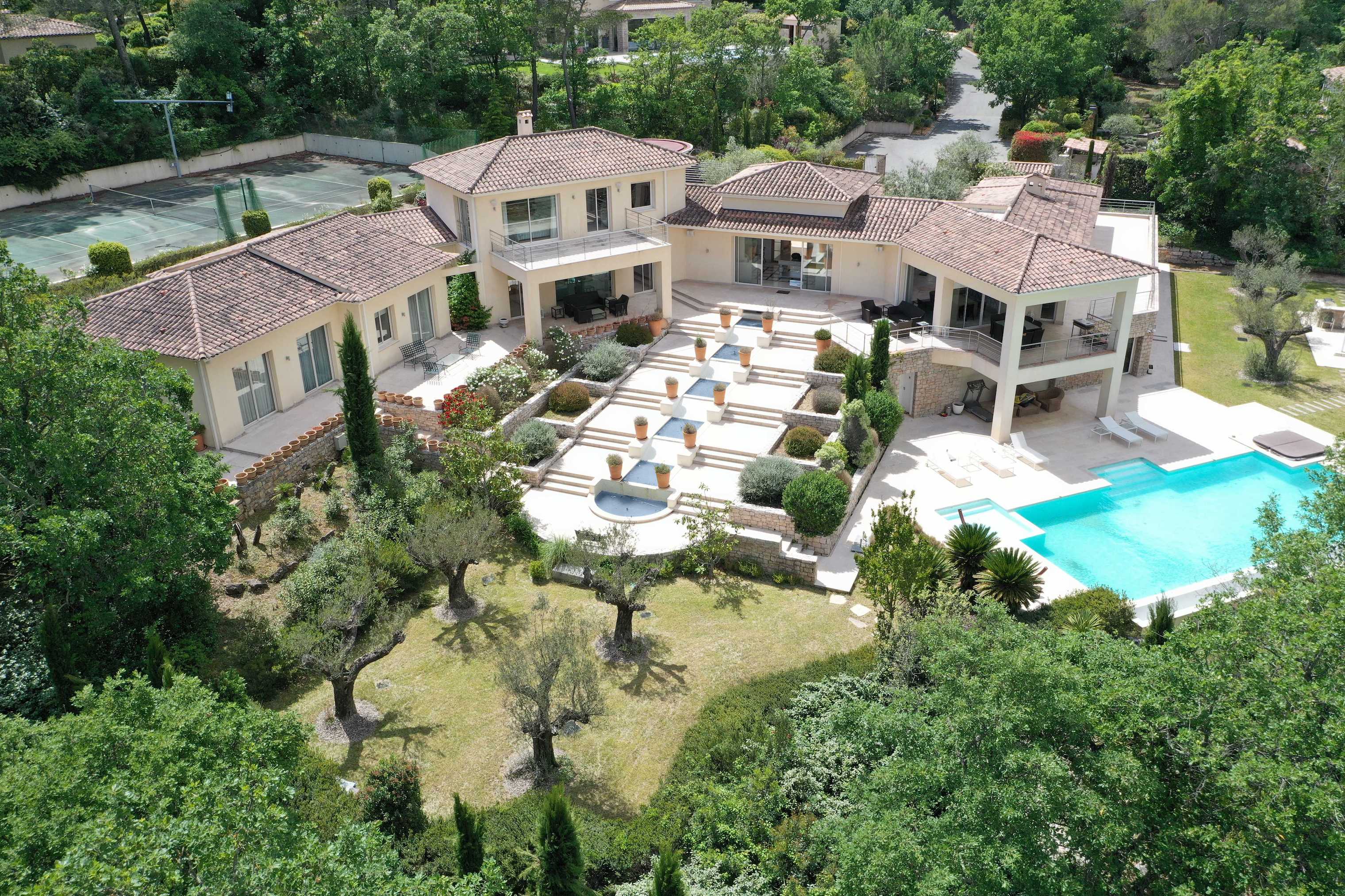 https://0501.nccdn.net/4_2/000/000/051/72c/Terre-Blanche-property-SH28.jpg
