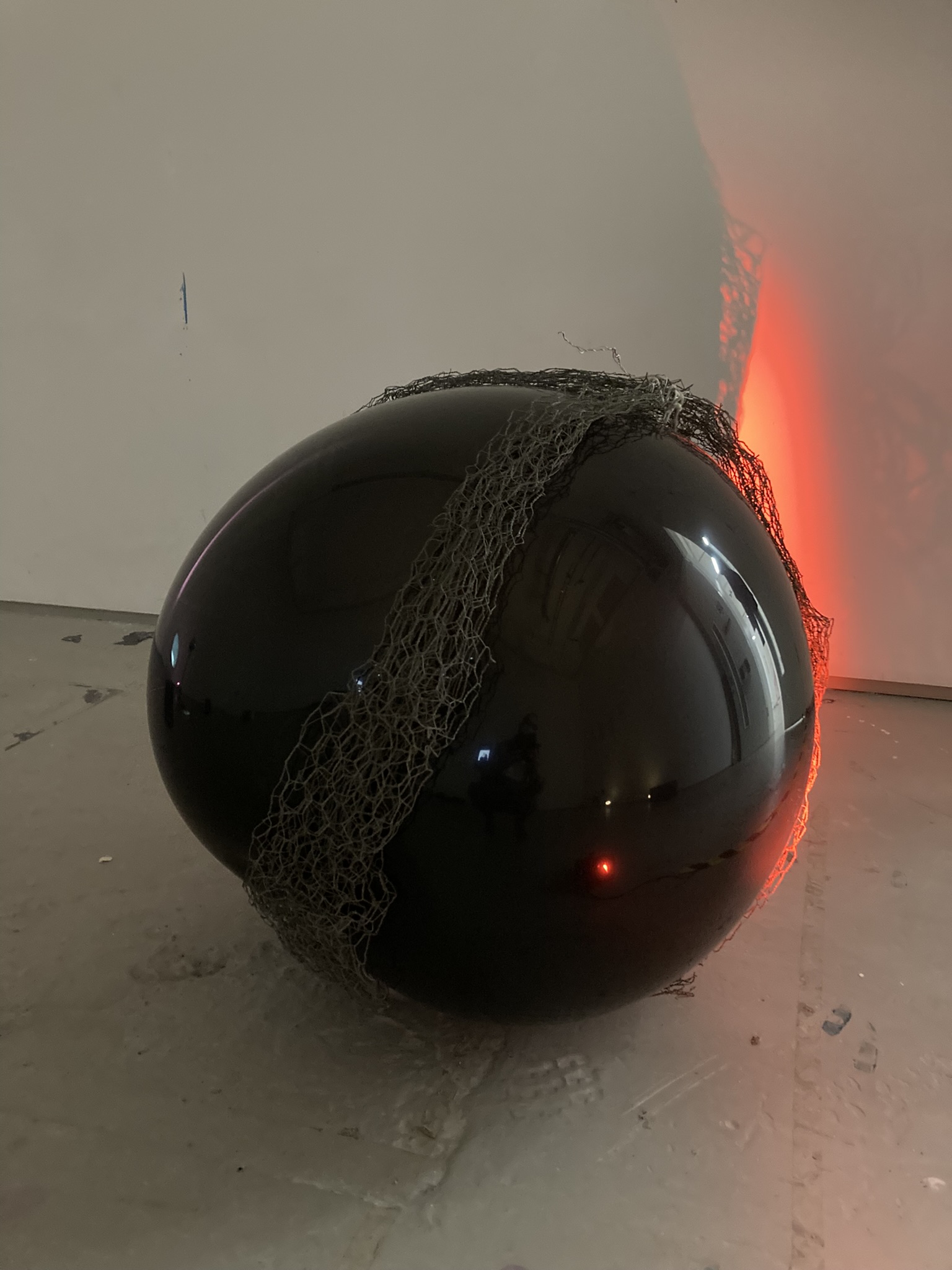 https://0501.nccdn.net/4_2/000/000/051/72c/caged-balloon-exhibition-1.jpeg