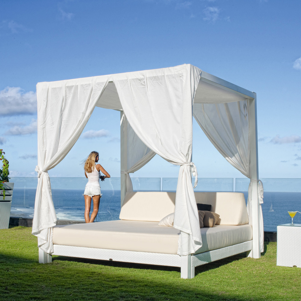 Skyline vrtno pokrito dvojno ležišče