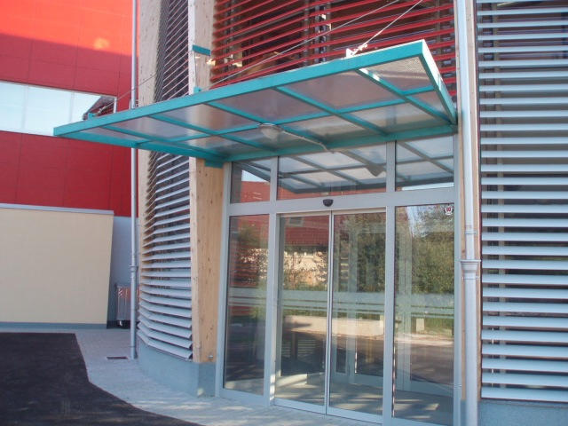 kovinski nadstrešek