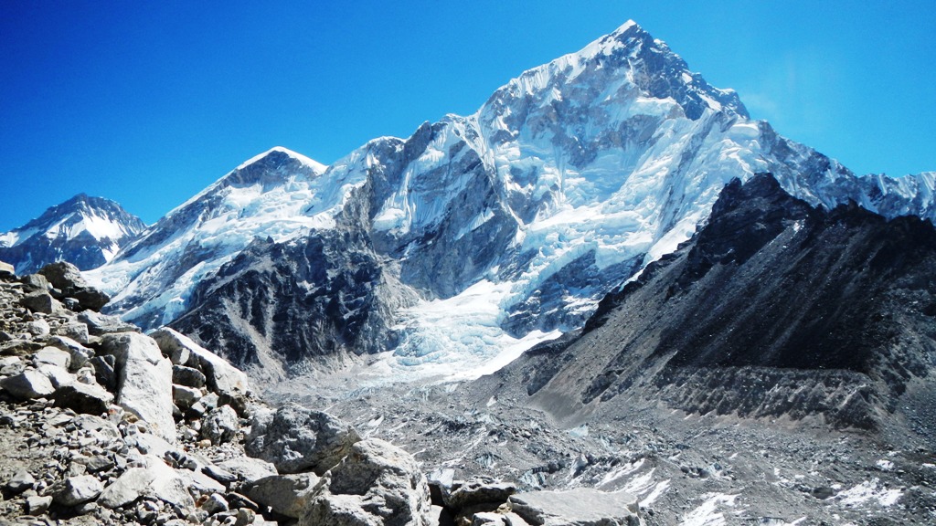 Gewaltige Hängegletscher