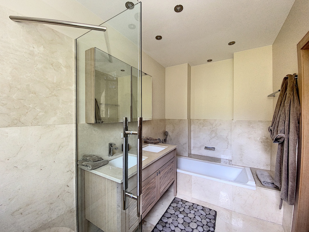 https://0501.nccdn.net/4_2/000/000/053/0e8/Terre-Blanche-property-SH09.jpg