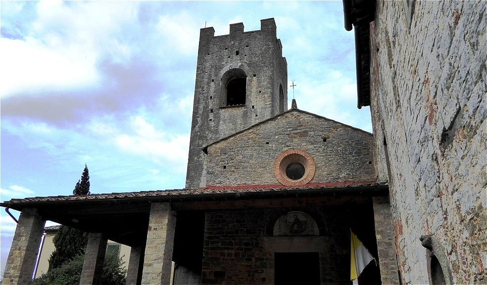 Uralte Mauern - Die Mönche legten Weinberge und Olivenhaine an. Im 15. Jahrhundert, unter dem Schutz Lorenzo de’ Medici, erlebt das Kloster seine Blüte