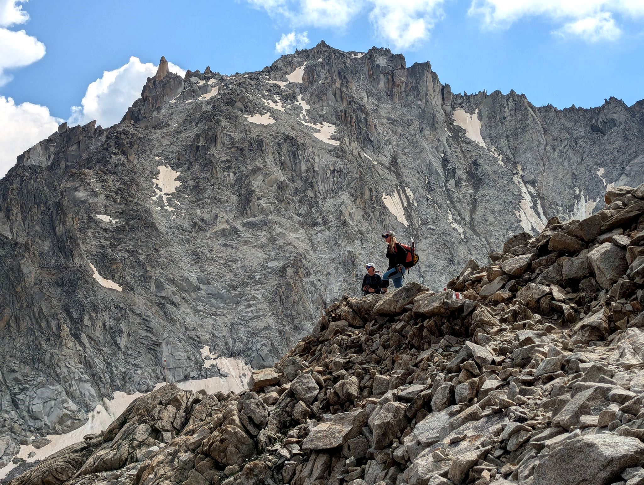 Im Abstieg zur nächsten Hütte.