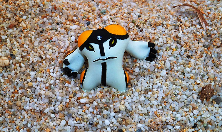 Der Strand steht unter Naturschutz. 
Es ist verboten die schönen kleinen Steinchen als Souvenir mitzunehmen !