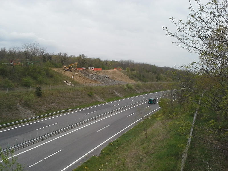 Sanacija plazu Črniče s razbremenitvijo in drenažami