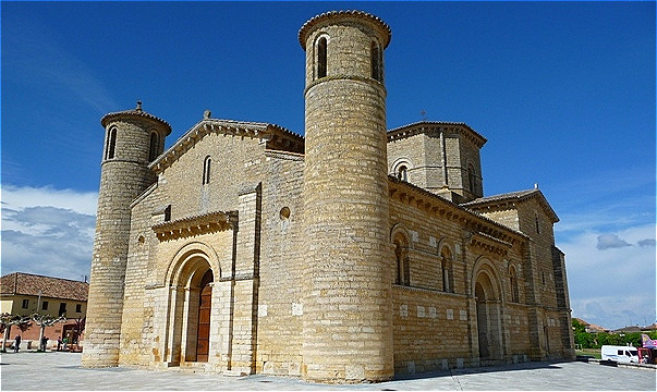 San Martin - imposanter Rest eines Klosters aus dem 11. Jh.