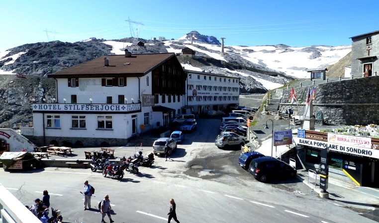 Stilfserjoch - Goldseeweg
Der Passo dello Stelvio ist mit 2.757 m Seehöhe der höchste Gebirgspass in Italien