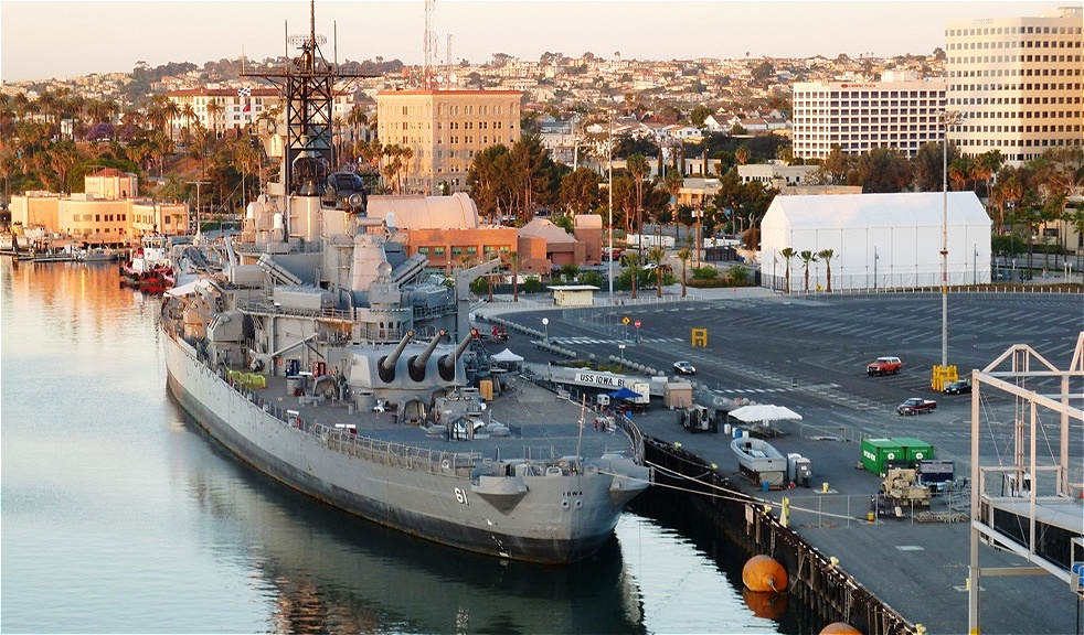 Museums - Kriegsschiff USS IOWA
Die USS Iowawurde am 27. Juni 1940 auf Kiel gelegt und am 22. Februar 1943 in Dienst gestellt. Sie diente im Pazifikkrieg.