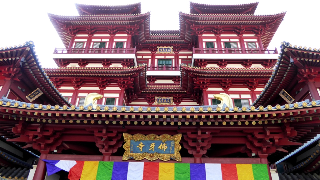 Fassade des Buddha Tooth Relic Temple in Chinatown