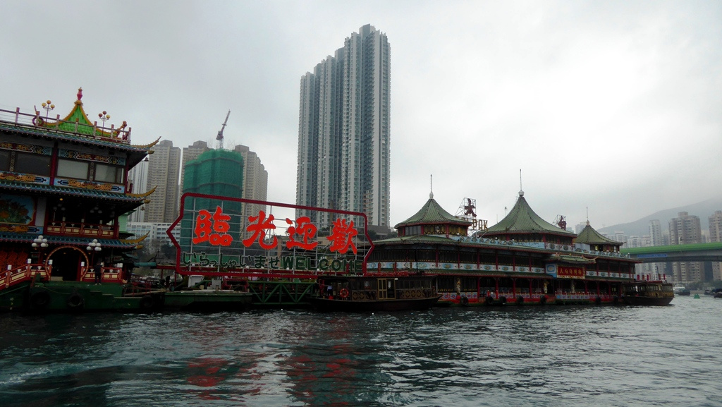 Der Hafen von Aberdeen, einer Stadt im Süden der chinesischen Insel Hong Kong Island