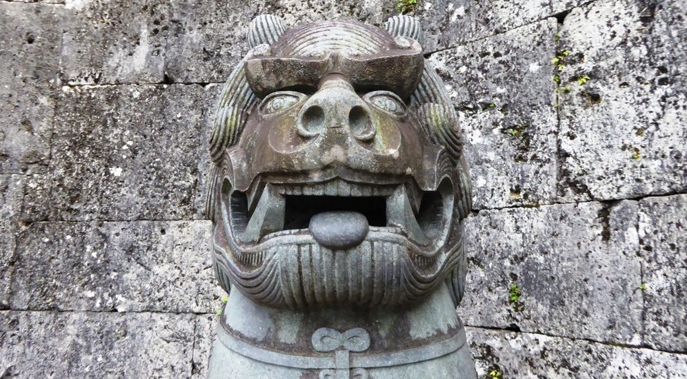 Furchteinflößende Fratze