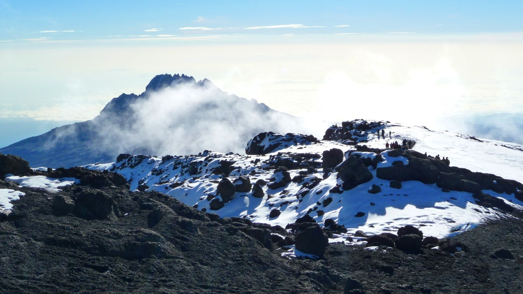 Der Mawenzi - der "Dunkle"  ist mit 5.148 m der zweithöchste Gipfel im Kilimandjaro-Massiv