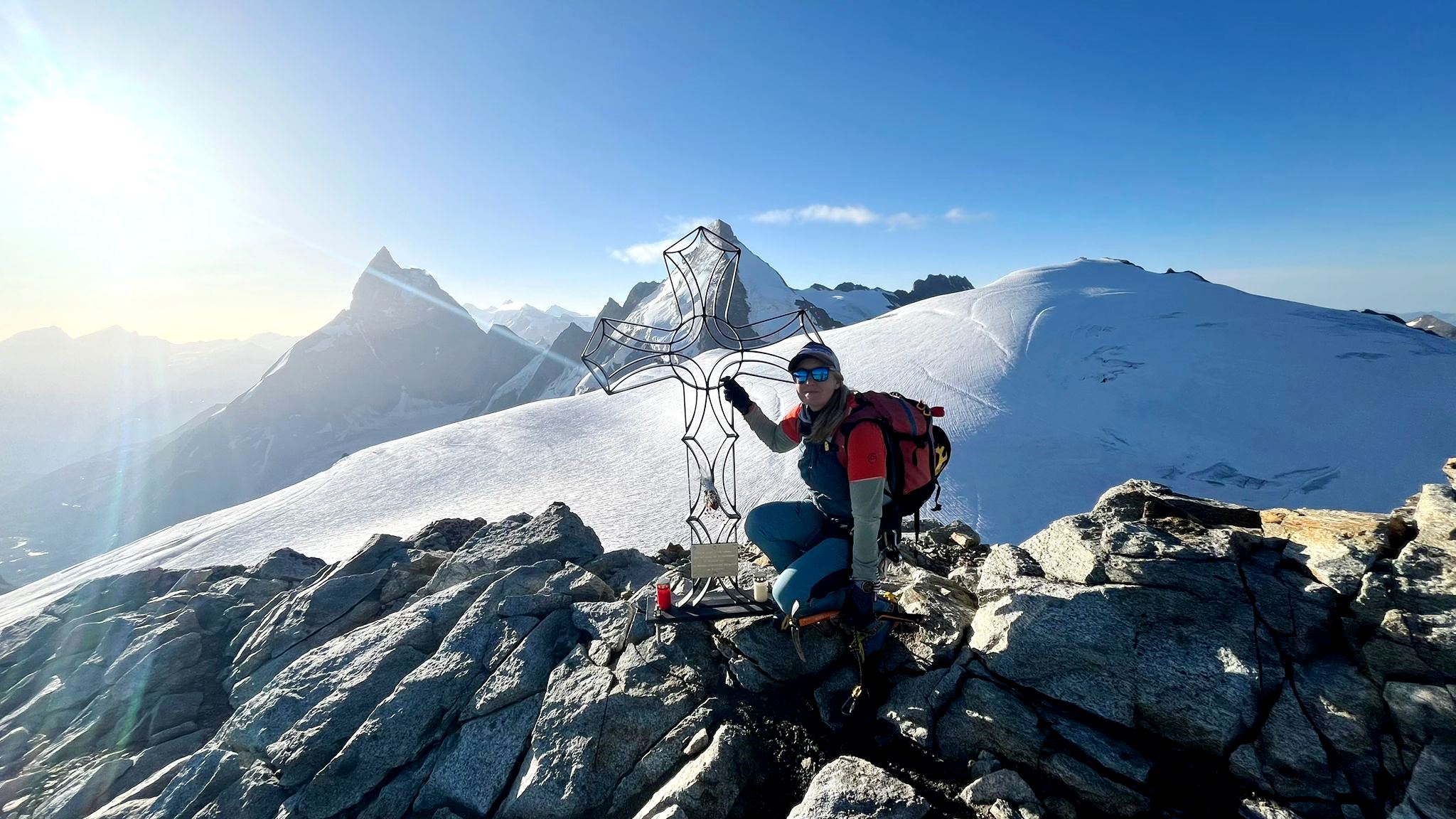 Im Hintergrund das Matterhorn.