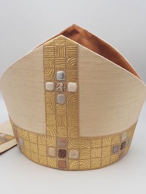 Ornement de mitre réalisé pour la Maison Chéret