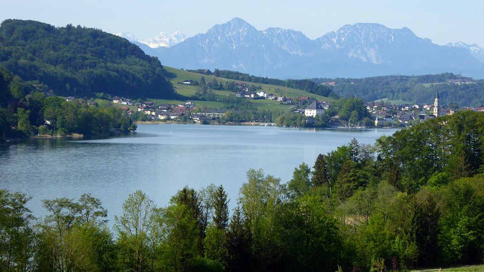 Mattsee mit Schlossberg