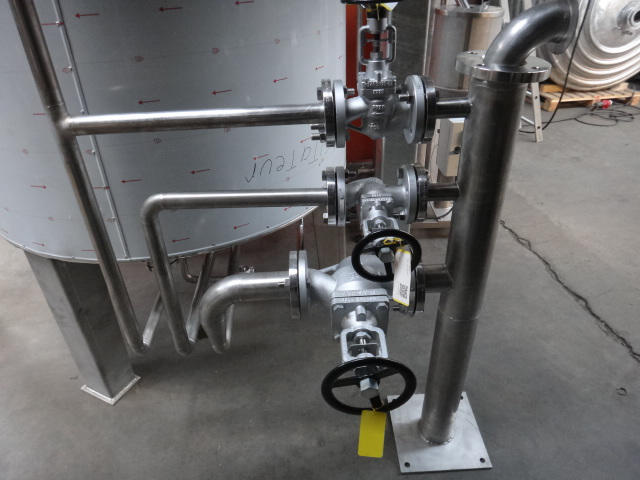 Clarinette d'alimentation sur hydro-distillateur.
Alimentation séparée de l'anneau diffuseur, du serpentin intérieur et de la double enveloppe