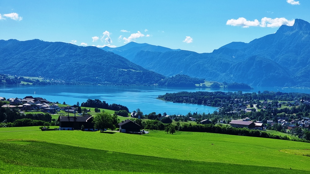 Der Mondsee und seine typische geschwungene Form