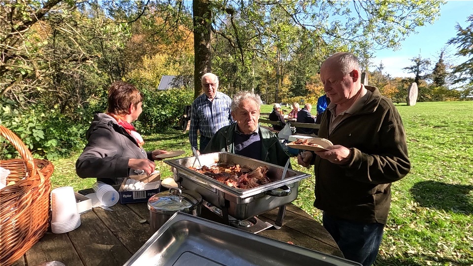 Jetzt wird ausgeteilt.....