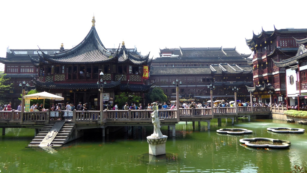 Der Yu-Garten (auch Yu-Yuan-Garten) in Shanghai gilt als eines der schönsten Beispiele der Gartenkunst in China
Der über 400 Jahre alte Yu-Garten, im Chinesischen Yù Yuán, befindet sich im Norden der Altstadt von Shanghai.