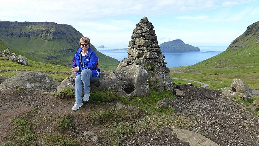 Beim "Steinmanderl" über der Meeresbucht