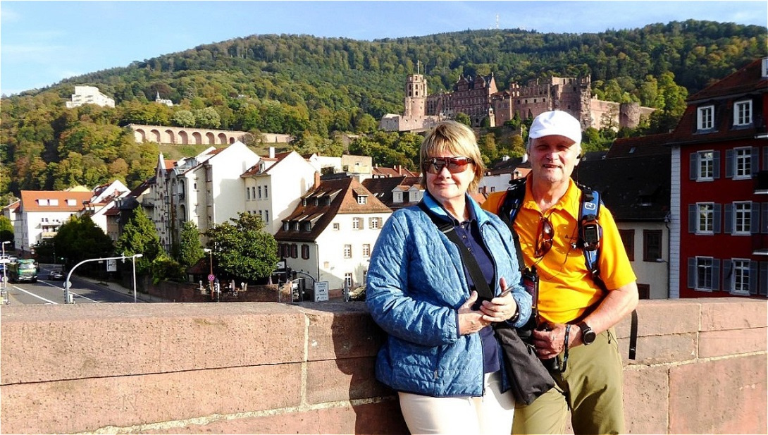 
Auf der Neckarbrücke
