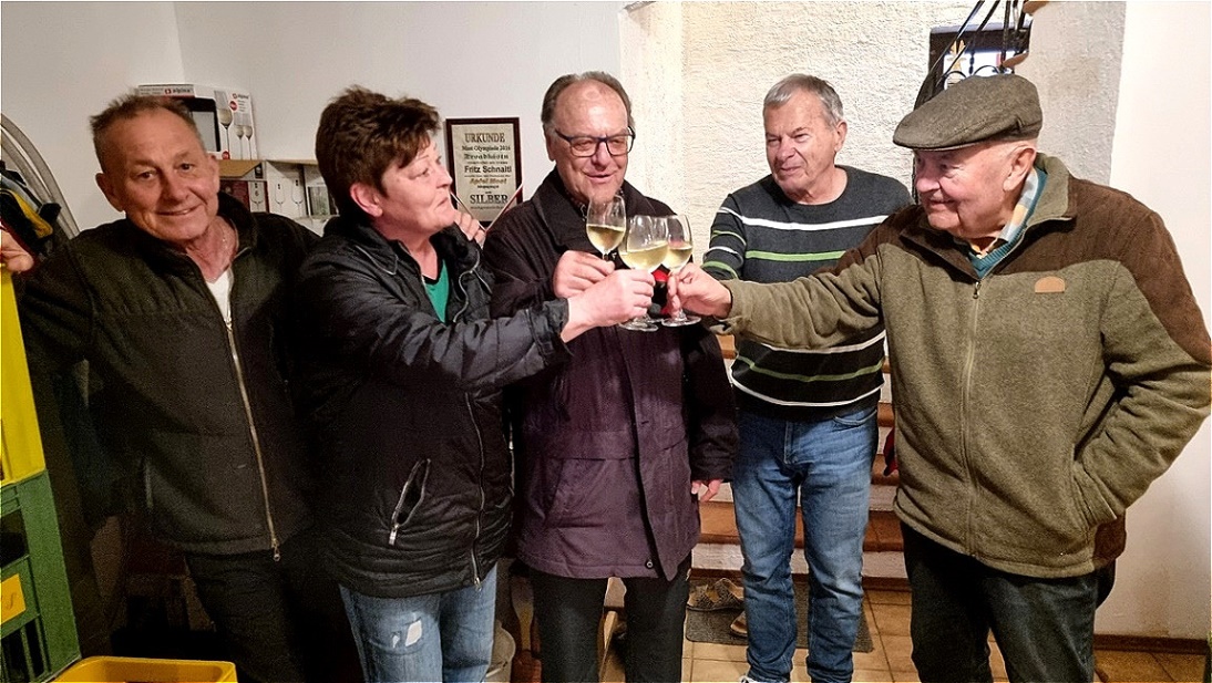 Anstoßen und Verkosten