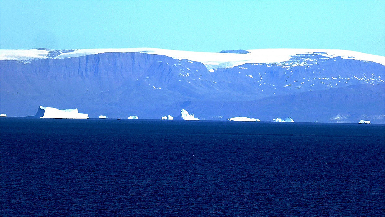 Inlandeis und treibende Eisberge