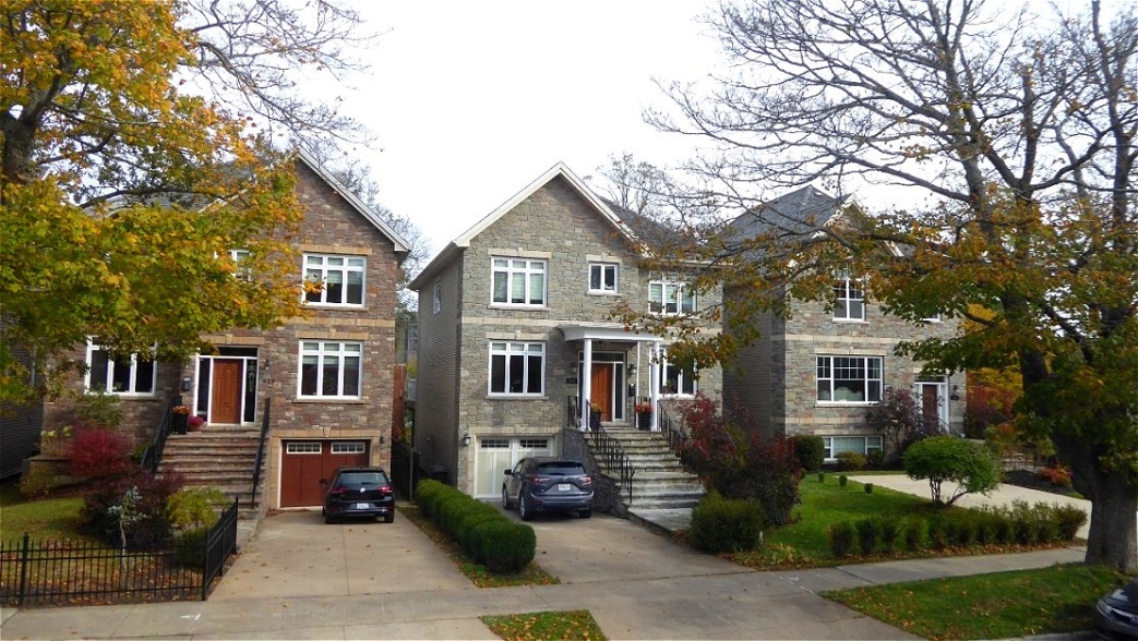 Einfache Häuser am Stadtrand