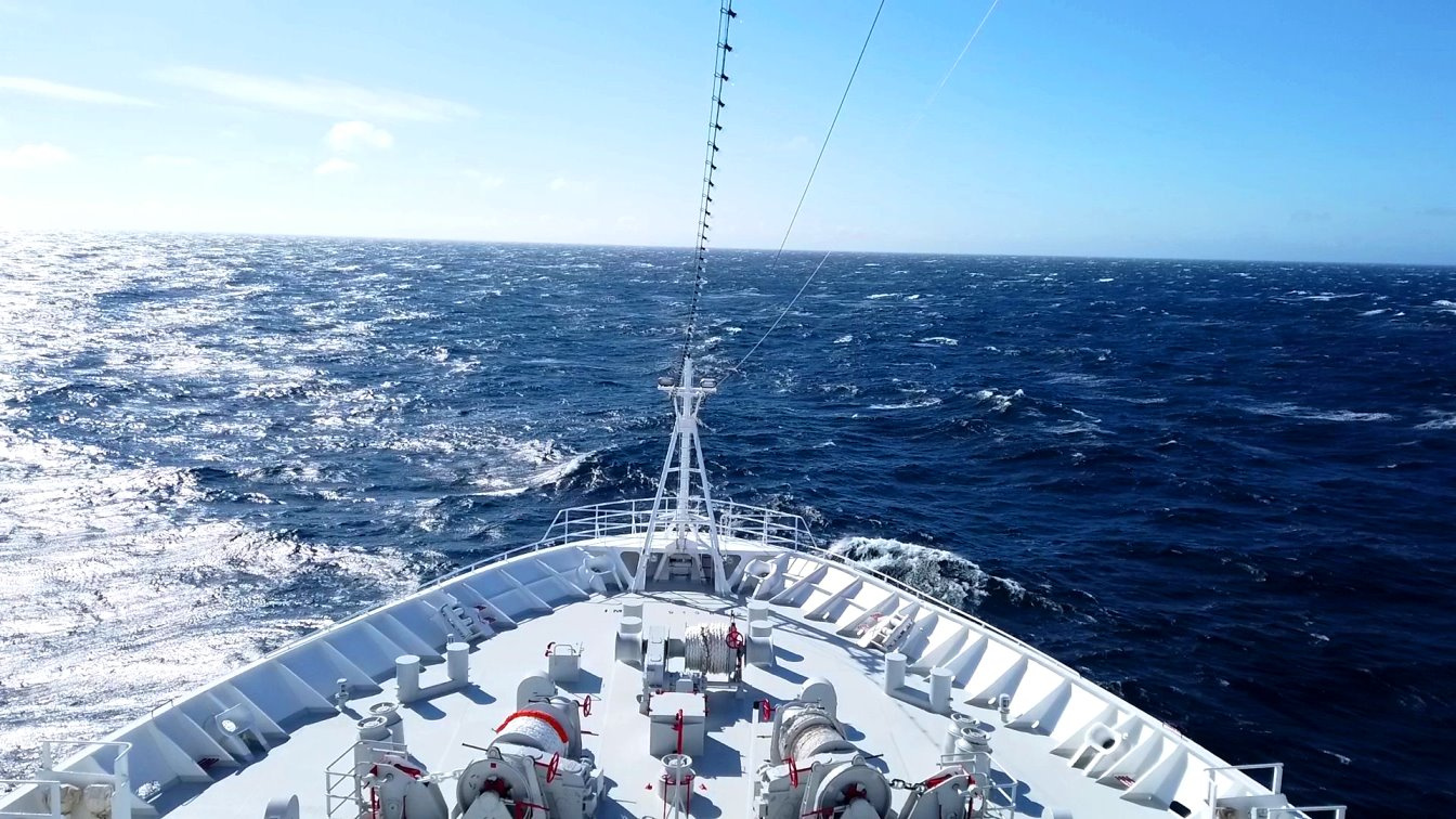 Auf und ab  zwischen den Wellen !