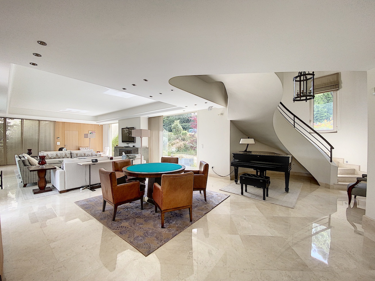 https://0501.nccdn.net/4_2/000/000/05a/a3f/Terre-Blanche-property-SH03.jpg