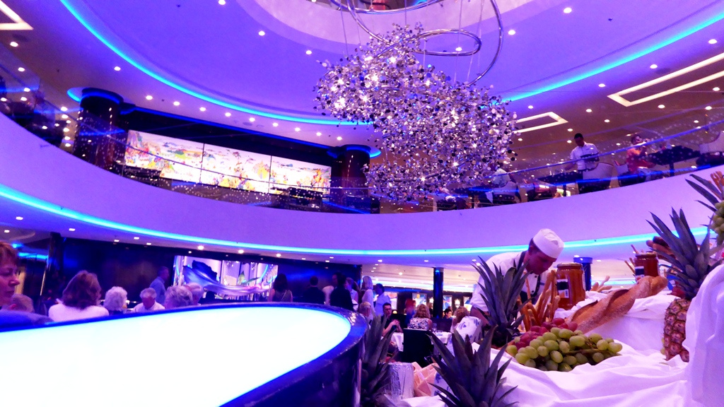 Buffet Im doppelstöckigen Restaurant