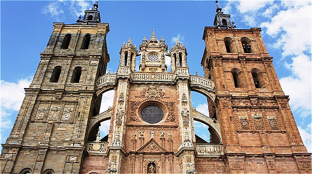 Vorderansicht - Kathedrale Santa María in Astorga