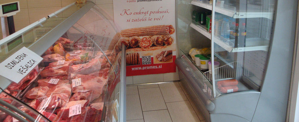 <h3 class="h3-slid">
Strene in <br />
stenske hladilne<br />
vitrine
</h3>
<a href="stenske-in-delikatesne-vitrine.html" class="a-slid"></a>