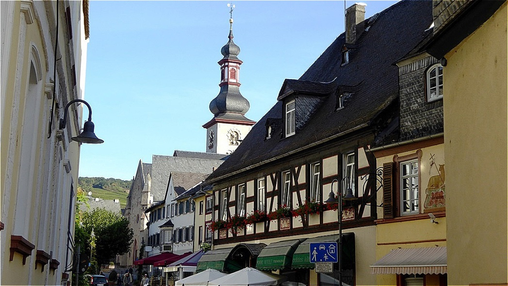 In den 1950er Jahren wurde ein Großteil der zerstörten Gebäude der Drosselgasse wieder aufgebaut