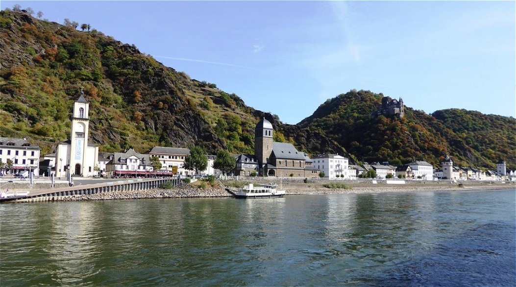 St. Goarshausen mit der Burg Katz