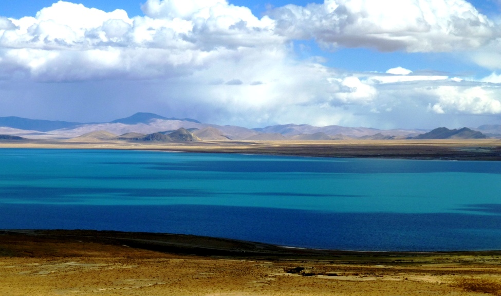 Der tiefblaue See Yukmo Tso