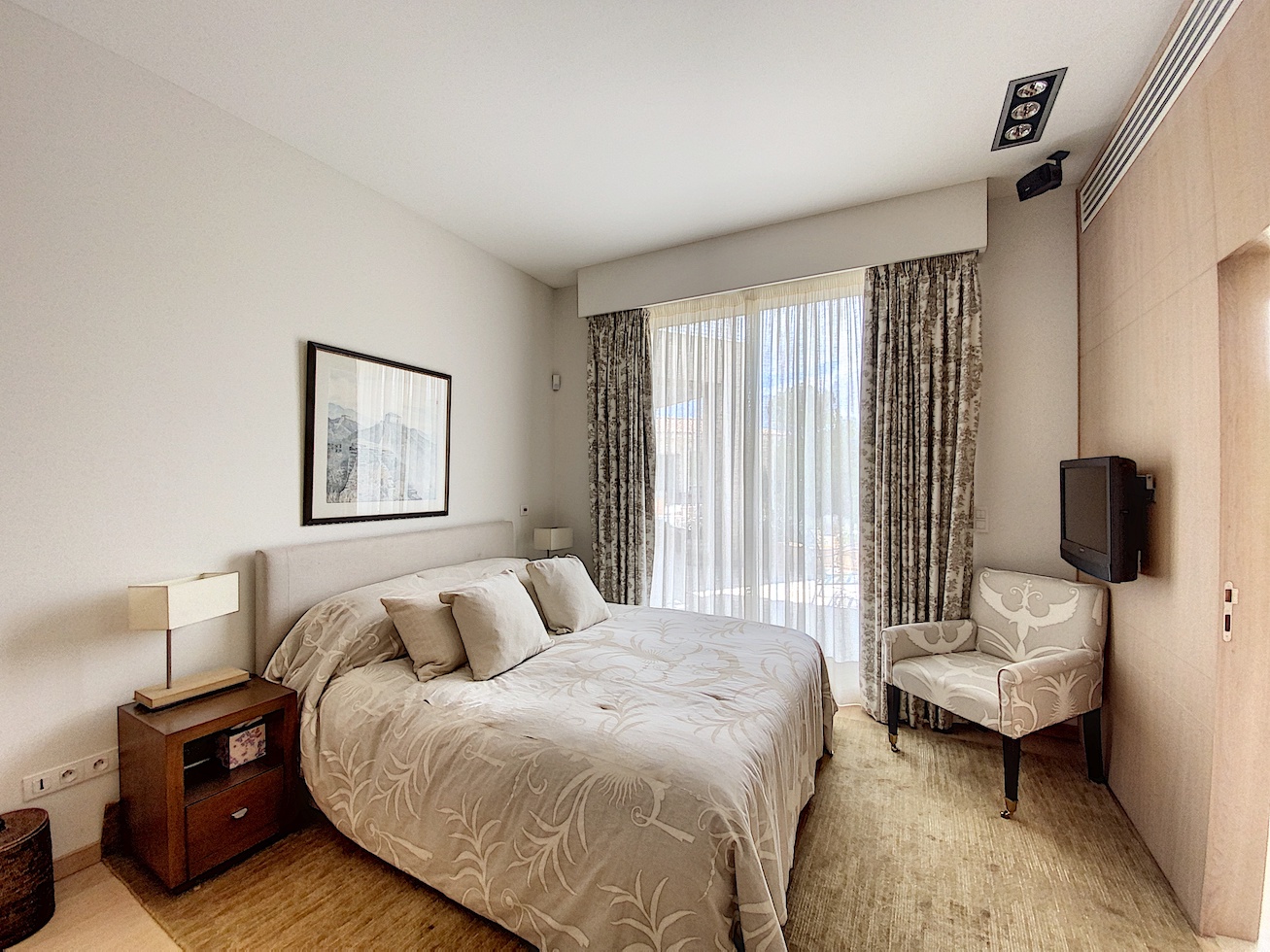 https://0501.nccdn.net/4_2/000/000/05c/c64/Terre-Blanche-property-SH08.jpg