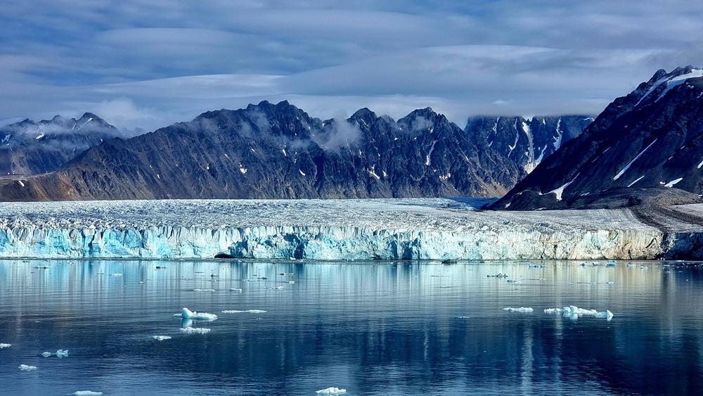 Wir fahren die Abbruchkante entlang