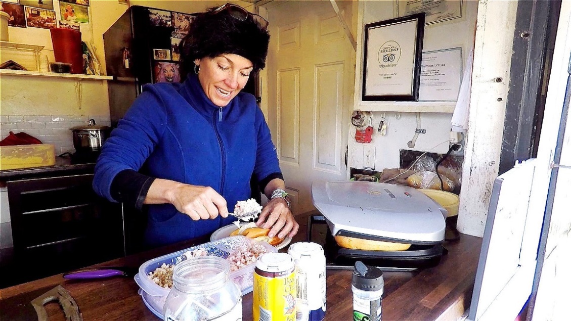 "Hummerweckerl" werden zubereitet